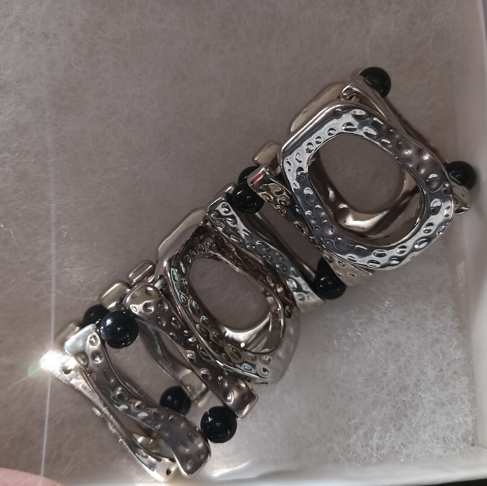 Silver Tone Stretch Bracelet